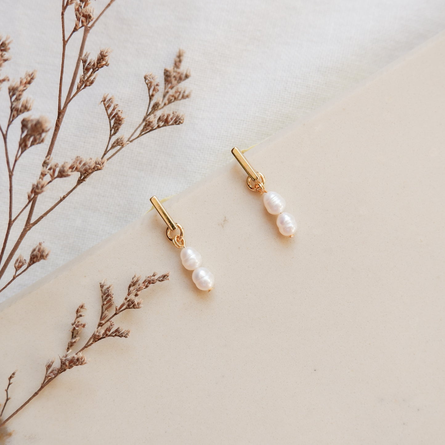 Freshwater pearl 1.0 Earrings by Andrea