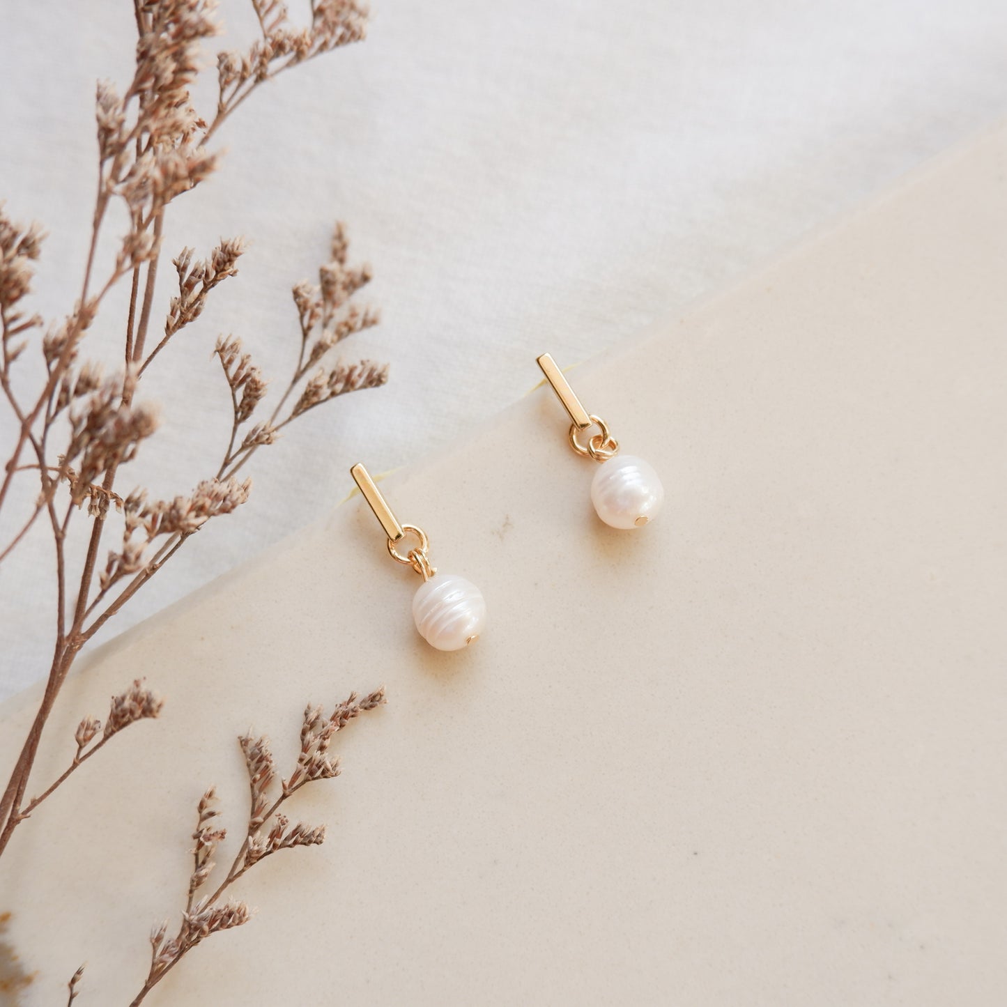 Freshwater pearl 1.0 Earrings by Andrea