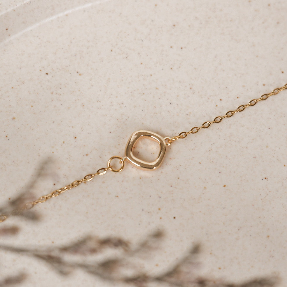 Anika Gold Necklace